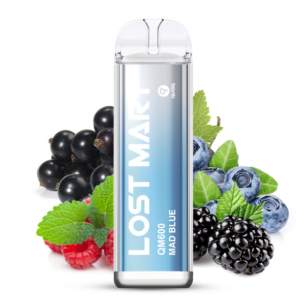Vaping-Gerät mit der Aufschrift „Mad Blue“ mit blau-weißem Design, umgeben von Brombeeren, Heidelbeeren, Himbeeren, schwarzen Johannisbeeren.