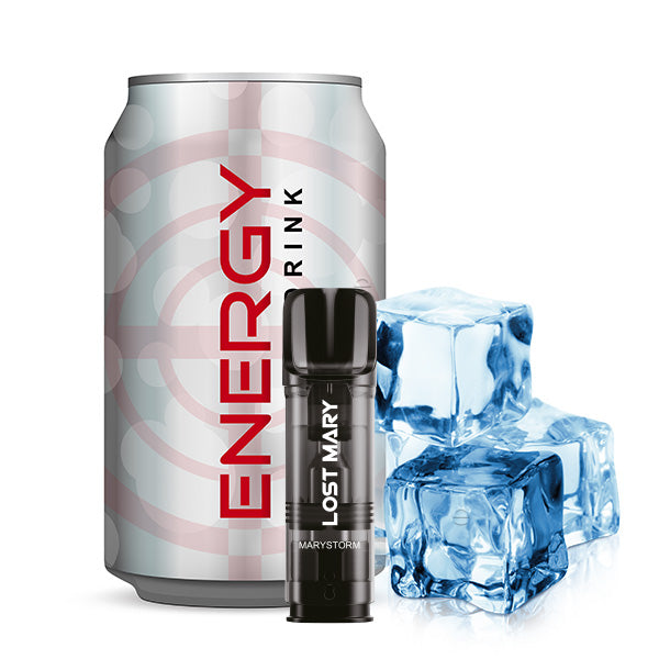 Gekühlte silberne Energydrinkdose mit rotem ‚ENERGY DRINK‘-Etikett neben schwarzem Marystorm TAPPO Pod, umgeben von Eiswürfeln