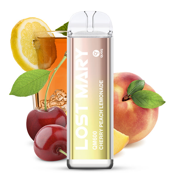 Lost Mary QM600 Dampfgerät, Kirsch-Pfirsich-Limonaden-Geschmack, mit Kirschen, Pfirsich, Zitronenscheiben, eisgekühlter Limonade auf weißem Hintergrund.